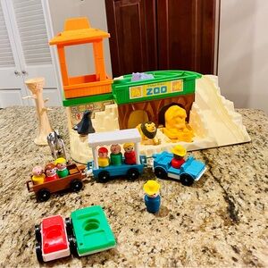 Vintage Fisher Price Little People Zoo